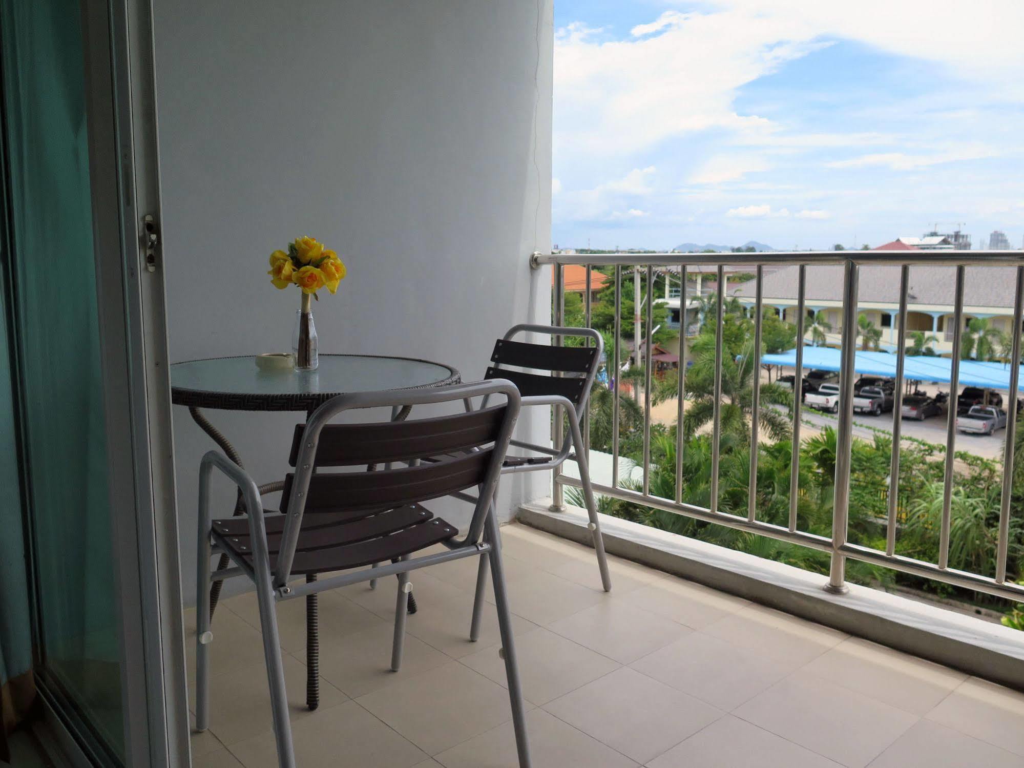 חוף ג'ומטיין Oyo 829 Royal Thai Residence מראה חיצוני תמונה